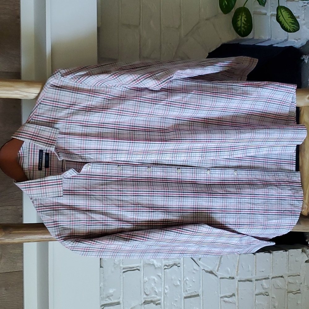 Mens Van Heusen Red, Black and white casual button down shirt.